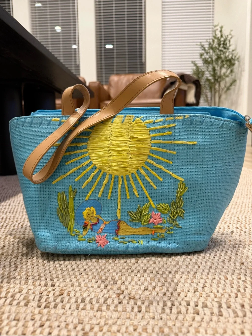 Vintage 90s/Y2K Embroidered Raffia Straw Tote Bag – Sunbathing Pinup Girl ☀️🏝️ - Picture 2 of 8